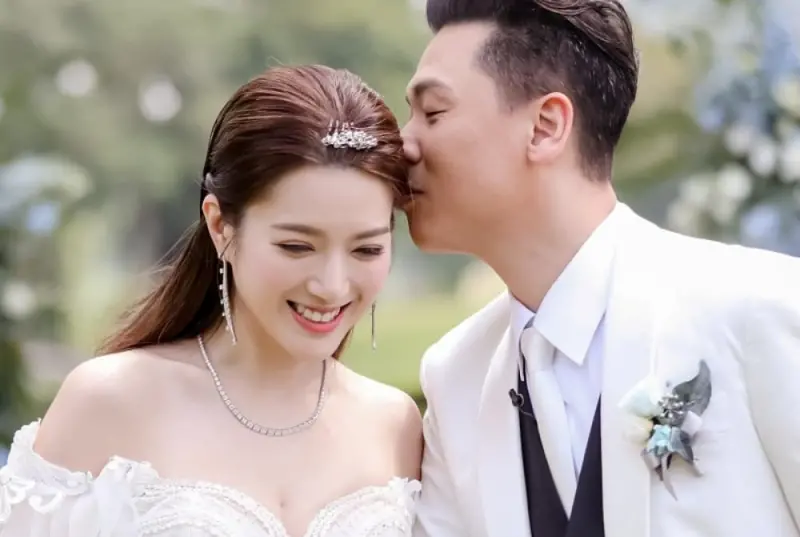 ▲42歲苟芸慧（左）在近日出席活動時，證實與富三代老公離婚，結束7年豪門婚姻，而她也大方表示：緣分不勉強。（圖／苟芸慧 Christine Kuo Page FB）