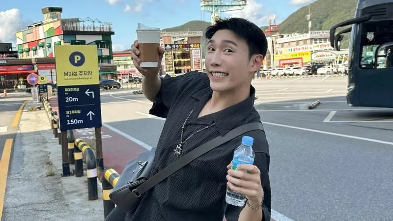 ▲百萬YouTuber小吳在韓國購物少看一個零，把26萬元戒指誤認為2萬6直接刷卡，發票揭曉後他自嘲「我是白X」，網友笑虧羨慕這種煩惱。（圖／翻攝自小吳IG@beauty___wu）