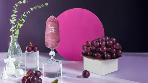 ▲麻古茶坊大學生人氣票選第一的巨峰葡萄系列，迎來全新力作「巨峰葡萄冰沙」 ，讓葡萄控一次滿足三種風味。（圖／麻古茶坊提供）