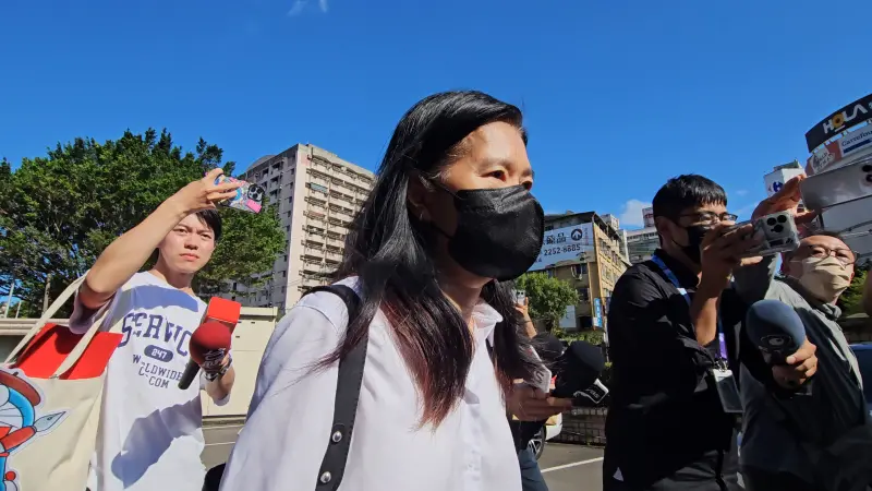 ▲網紅家寧的母親曾淑惠出庭表示，眾量級頻道收益綁定帳戶改成先生張國龍帳戶，是Andy主動更改的，她誤認Andy感謝他們夫婦平常照顧與恩情。（圖／記者劉松霖攝）