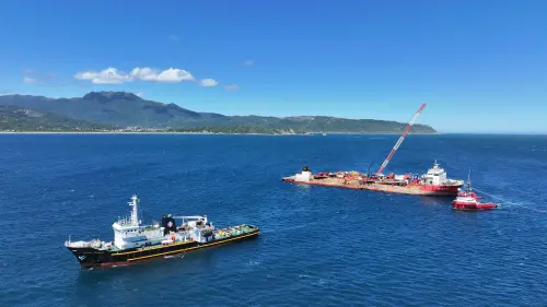 「鈺洲啟航」成功脫淺！海洋生態危機解除　將拖往韓國處置
