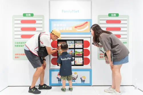 ▲靖娟將「乘車安全」和「行人安全」等各種情境的交安知識巧妙地藏進關卡道具中，讓孩子在遊戲中自然學會安全觀念。（圖／靖娟基金會提供）