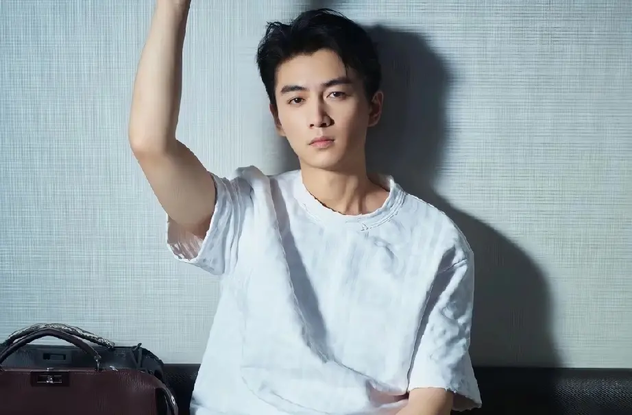 ▲陳曉（如圖）3年前直播竟突然被網友挖出後瘋傳，還被捏造是為于朦朧發聲，讓粉絲超傻眼怒批：根本是斷章取義。（圖／微博@序島逢椿）