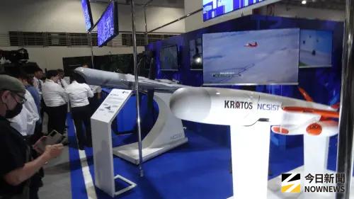 ▲中科院「勁蜂四型」（右）無人機。（圖／記者呂炯昌攝）