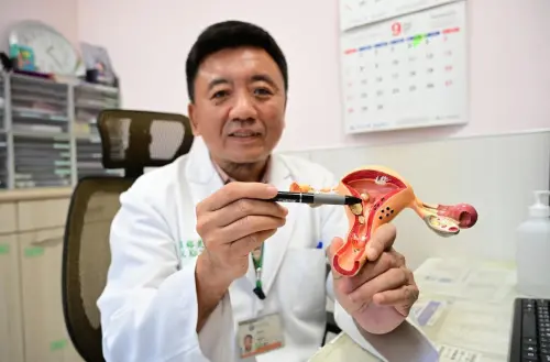 ▲亞洲大學附屬醫院婦癌科主任葛裕民表示，女性一旦停經進入更年期，若仍有出血量過多、天數超長等情形，一定要提高警覺。（圖／亞洲大學附屬醫院提供）