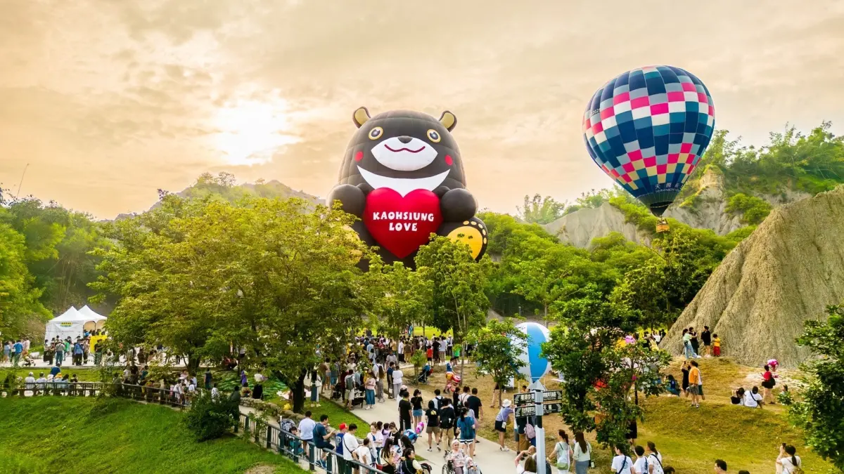 ▲高雄熊熱氣球在月世界升空打頭陣。（圖／ 高市府觀光局提供）