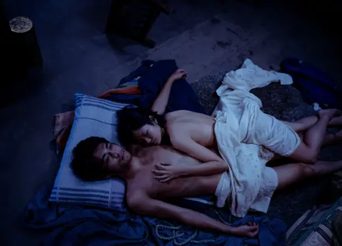 ▲柯泯薰（右）與潘綱大（左）在《河鰻》的激情場面讓柯泯薰直呼以後拍戲不想再有床戲。（圖／底噪影像提供）