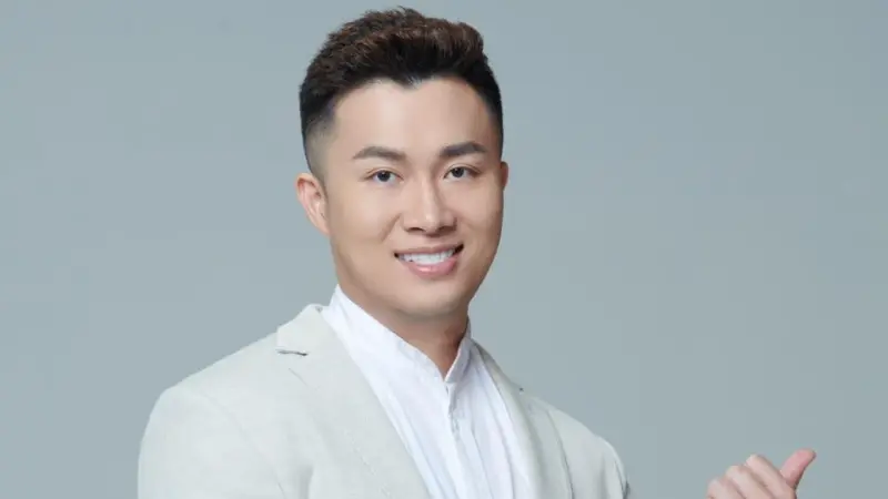 ▲大軍今（17）日晚間在頻道中否認慫恿Alisa栽贓PEETA，公開陪同報案細節，強調僅是老友陪伴，並批豪哥刻意操盤混淆視聽，他同時駁斥收購健身房傳言，呼籲外界理性看待。（圖／翻攝自呂宇晟臉書）