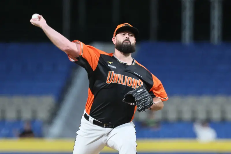 ▲統一獅與樂天桃猿明天在澄清湖棒球場進行季後挑戰賽首戰，根據最新消息，統一獅首戰先發推出僅在一軍出賽4場的新洋投獅帝芬，而非整季先發21場、防禦率僅1.97的王牌飛力獅，引發外界熱議。（圖／記者葉政勳攝 ,2025.08.29）