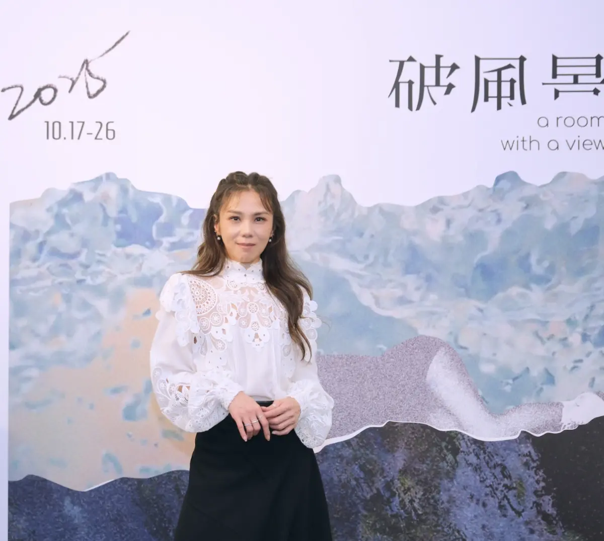 ▲蔡健雅（如圖）擔任今年女性影展大使，她日前和蔡依林等被拍到超過晚上9點半還在外頭，延誤了蔡依林每晚9點半睡覺的生活作息，網友稱她「帶壞蔡依林」，她則幽默回道：「她偶爾也是要被帶壞。」（圖／台灣國際女性影展提供）