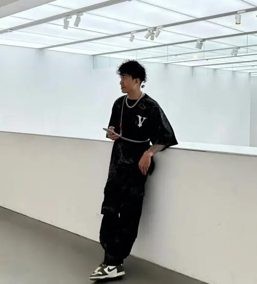 ▲髮型師兼歌手「宇宙」今日凌晨離世，好友阿夫發文悼念。（圖／翻攝自宇宙Kacaw IG@ruhe_kcw）