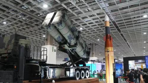 ▲中科院於國防館展出強弓飛彈、發射架。（圖／記者呂炯昌攝）