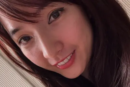 陳匡怡鬆軟愛撒嬌舊照惹議風波未了！邀約商人轟：有病要看醫生
