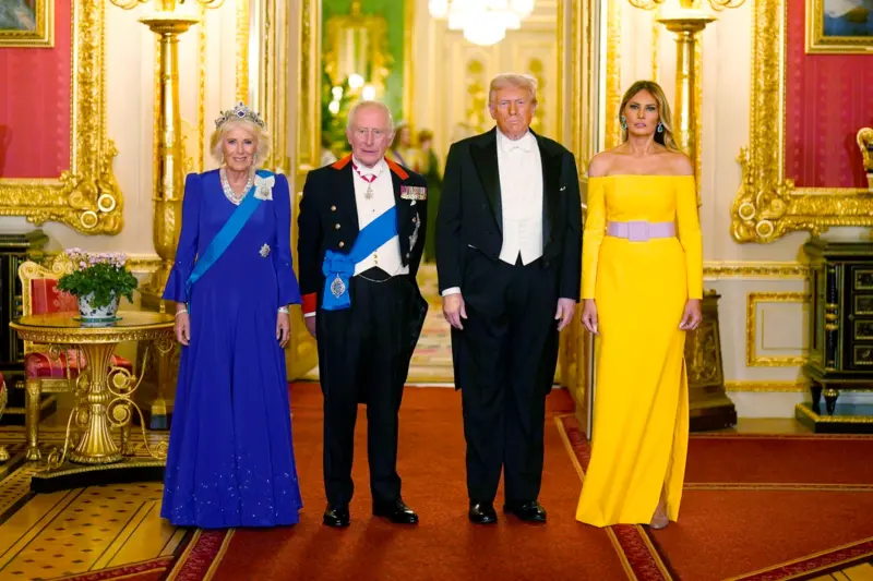    ▲川普夫婦與英國國王伉儷換上宴會服裝，出席溫莎堡國宴。（圖／美聯社／達志影像）  