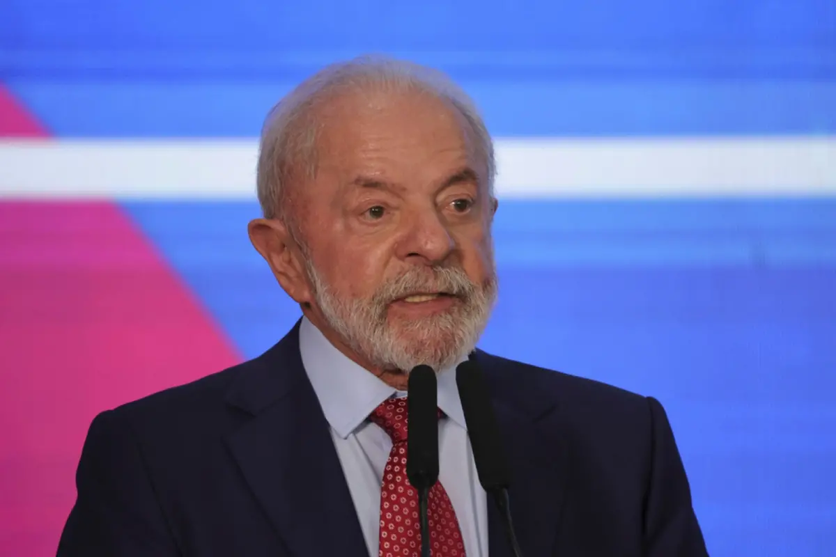 ▲巴西總統魯拉接受英媒專訪時，不僅聲稱他與川普沒有任何關係，還再次強調川普不是世界的皇帝。（圖／美聯社／達志影像）