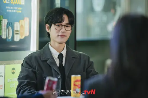 ▲尹志溫去年好不容易因為《媽媽朋友的兒子》人氣三級跳，如今因醜聞毀事業。。（圖／《媽媽朋友的兒子》官網tvn.cjenm.com）