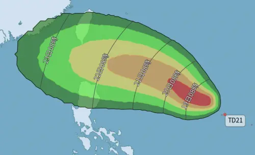 ▲菲律賓東方海面的TD21，路徑往西北接近台灣東南方海域至巴士海峽，下週就會對台灣的天氣帶來直接威脅。（圖／中央氣象署cwa.gov.tw）