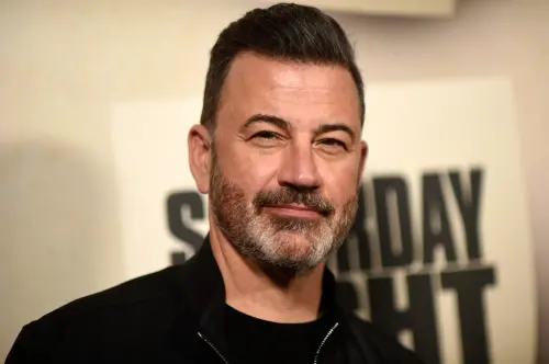 ▲知名主持人卡梅爾（Jimmy Kimmel）的深夜脫口秀遭到無限期停播。（圖／美聯社／達志影像）