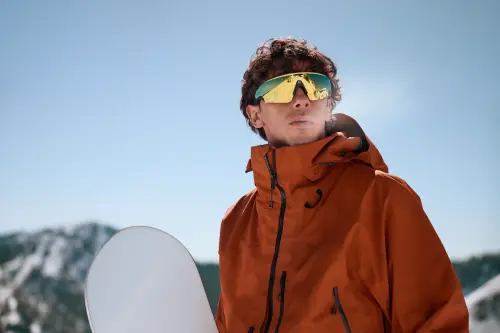 ▲全新 Oakley Meta Vanguard 高效能 AI 運動眼鏡，與 Garmin 深度整合多項功能。（圖／官方提供）