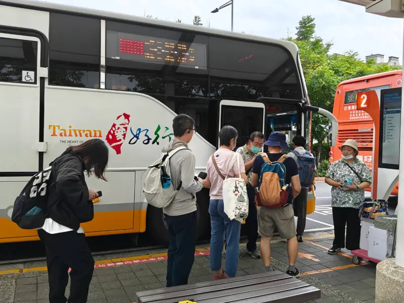 ▲公路局建議，教師節、中秋及國慶連假期間，請民眾多加利用公共運輸工具，可有效減少道路阻塞，並達成節能減碳之效。（圖／屏東監理站）