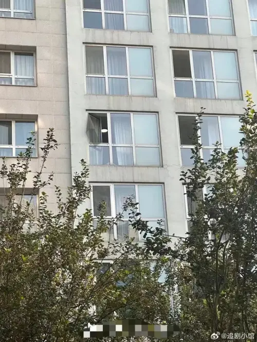 ▲陸網上瘋傳一張，疑似于朦朧墜樓的地點。 （圖／翻攝自微博）