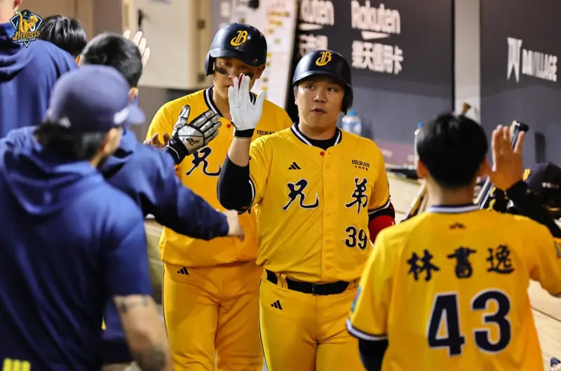 ▲下半季龍頭中信兄弟，全年戰績僅剩1場勝差領先，今、明兩天與統一獅大巨蛋正面交手，成為下半季冠軍、乃至於全年戰績第一的保衛戰。（圖／中信兄弟提供）