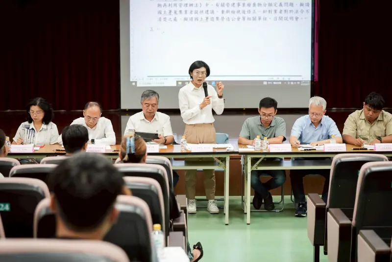 ▲美濃大峽谷事件，凸顯廢棄物掩埋問題，立法委員林岱樺17日邀集中央及市府相關部門、營建公會及建築公會代表，舉行協調會以解決亂象。（圖／立委林岱樺辦公室提供）