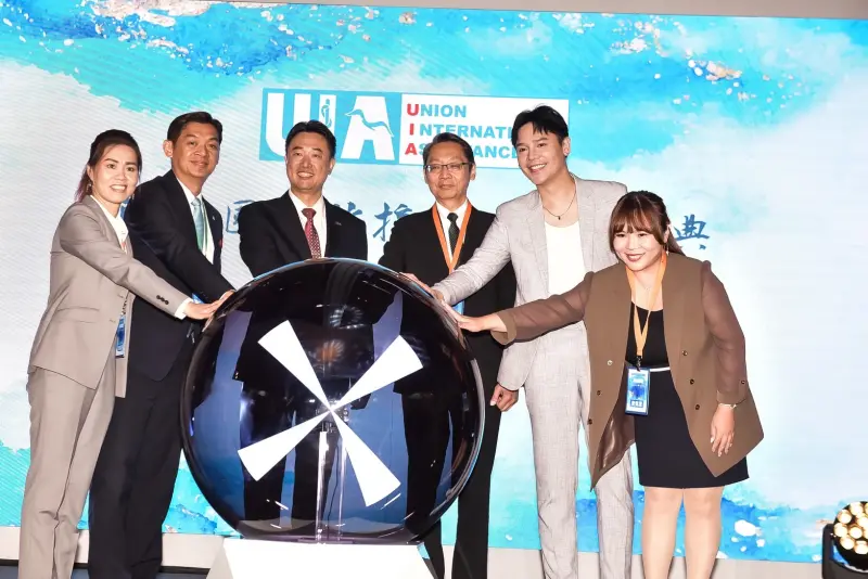 ▲生通集團總經理陳佳玲（左起）台灣福祉集團董事長古嘉琳、UIA聯合國際救援機構董事長徐震宇、SGS台灣檢驗科技副總裁鮑柏宇、UIA旅行安心大使盧學叡以及蛹之生心理健康集團創辦人譚慧蘭。（圖／UIA提供）