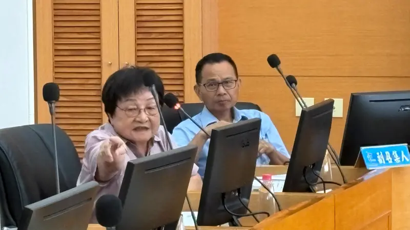    ▲國民黨張瀞分發言時數度動氣拍桌。（圖／記者顏幸如攝，2025.09.18）  