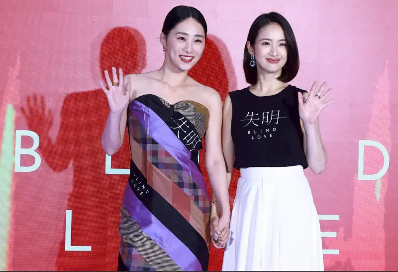 ▲林依晨（右）與吳可熙（左）在新片《失明》扮演一對同性情人，而吳可熙與林依晨戲裡的兒子劉敬也發生了親密的關係，「親子丼」內容在意識上頗為大膽。（圖／記者葉政勳攝）