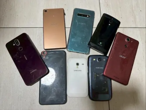 ▲近年來3C產品汰換越來越快，舊的手機、壞掉充電線常常被放在家中角落。（圖／台南市環保局）