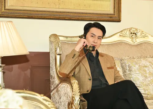 ▲張雁名(右)劇中為愛不惜犯險。（圖／台視）