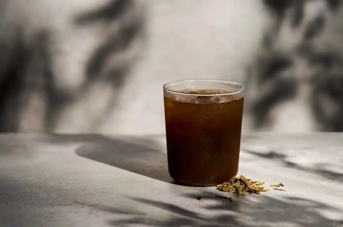 ▲新開焙茶專賣「wataru」，選用來自京都百年茶舖「北川半兵衛」焙茶，推出一系列茶飲，9月26日將正式開幕並推出官方LINE好友優惠活動，可立即獲5折券。（圖／wataru提供）