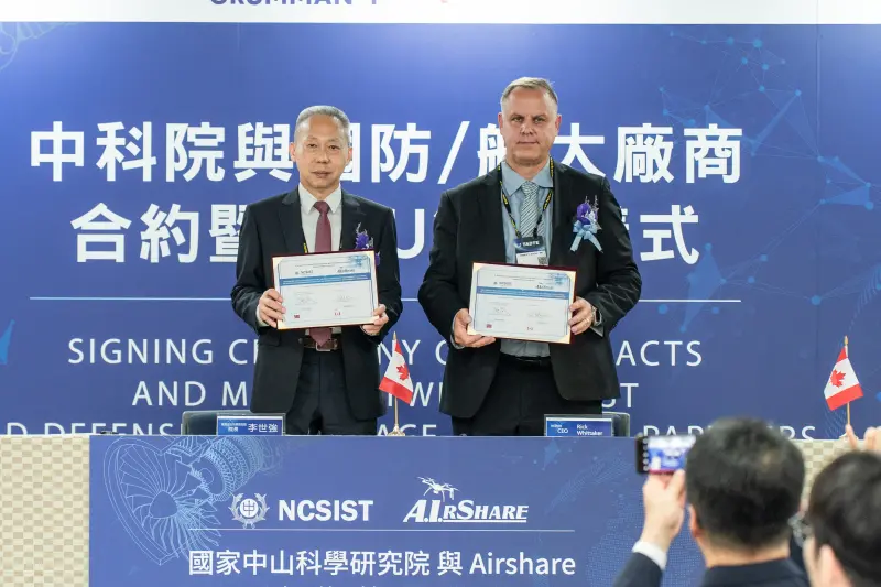    ▲中科院與加拿大廠商簽約，採購獵殺無人機的彩帶式火箭彈。（圖／中科院提供）  