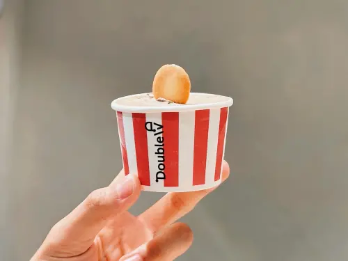 ▲「wataru × Double V 焙茶冰淇淋」有著深焙香氣與焦糖尾韻。（圖／wataru提供）