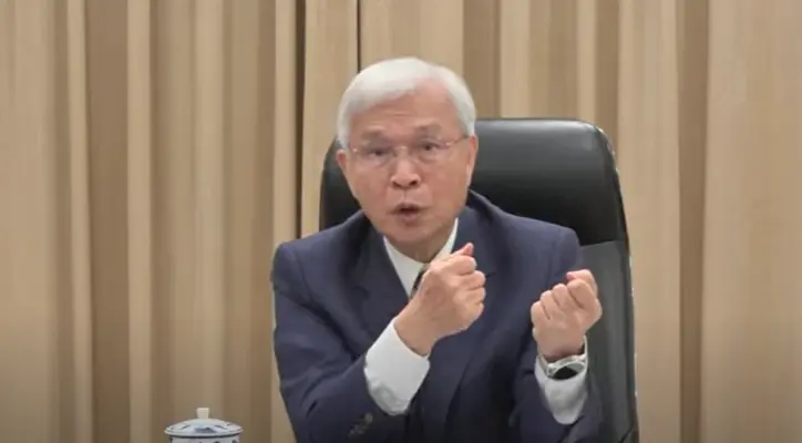 ▲中央銀行今（18）日召開第三季理監事會議，政策利率續凍，房市管控也未鬆鬆，總裁楊金龍會後說明原因。（圖／擷取自央行直播）