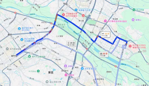 ▲新竹高鐵站（右上）位於竹北，而新竹火車站則位於市區（左下），兩地車程約半小時。（圖／GoogleMaps）