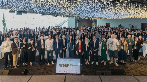 ▲世界設計商務論壇現場大合照！來自五大洲的設計組織齊聚一堂，共同推動亞洲設計與體驗經濟新篇章。