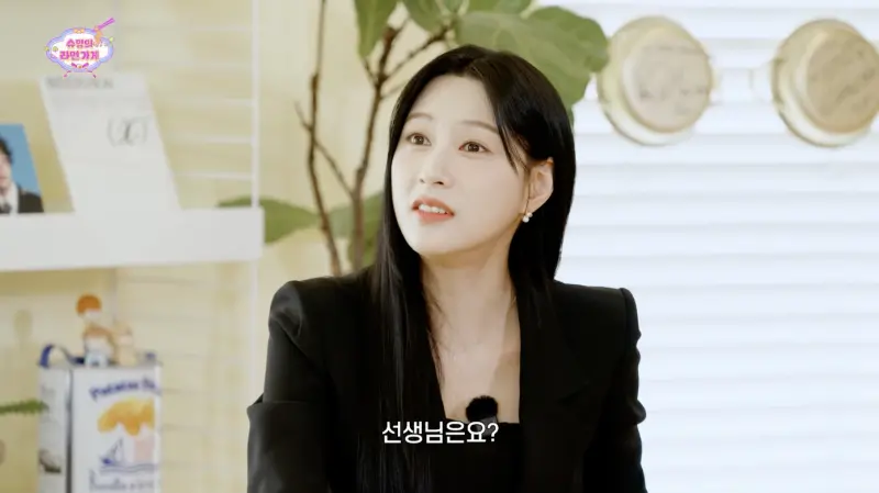 ▲女團Apink成員夏榮坦言過去被迫參加節目《叢林的法則》，因為老闆威脅：「不參加的話，行程全取消。」坦言過程非常辛苦還全身都是傷。（圖／翻攝自슈밍의 라면가게 YouTube）