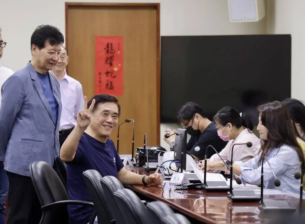 反悔不參加辯論遭轟「沒準備選什麼黨主席？」 郝龍斌回應了