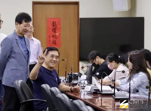 趙少康喊話中國別介選　周軒諷：當初只差沒認賊作父
