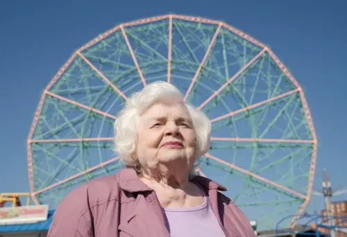 ▲《偷故事的人》是性感女神史嘉蕾喬韓森首部執導的劇情長片，曾入選今年度的坎城影展。（圖／金馬影展提供）