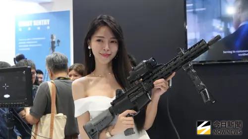 國防展不只有戰車、飛彈、無人機！正妹Show Girl超吸睛成亮點
