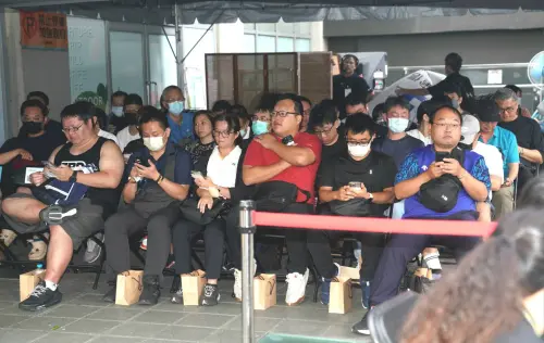 ▲中華電信iPhone 17首賣。（圖／記者林敬原攝）