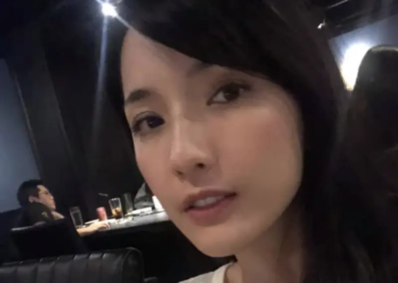 ▲陳匡怡「鬆軟撒嬌照」事件持續發酵，昨（18）日晚間就有網友直球問，所以為何不換照，釣出陳匡怡親回，表示自己非常忙。（圖／翻攝自陳匡怡）