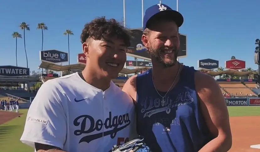 ▲作為道奇隊史最偉大的投手之一，克蕭不僅三度摘下賽揚獎，並於今年達成生涯3000次三振的里程碑，其背後更有一段與台灣棒球傳奇「不死鳥」郭泓志深厚的情誼，成為台灣球迷津津樂道的佳話。（圖／翻攝自郭泓志IG）