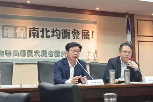 ▲民進黨立委郭國文率領多位首長及立委，呼籲中央重啟修《財劃法》。（圖／郭國文辦公室提供）