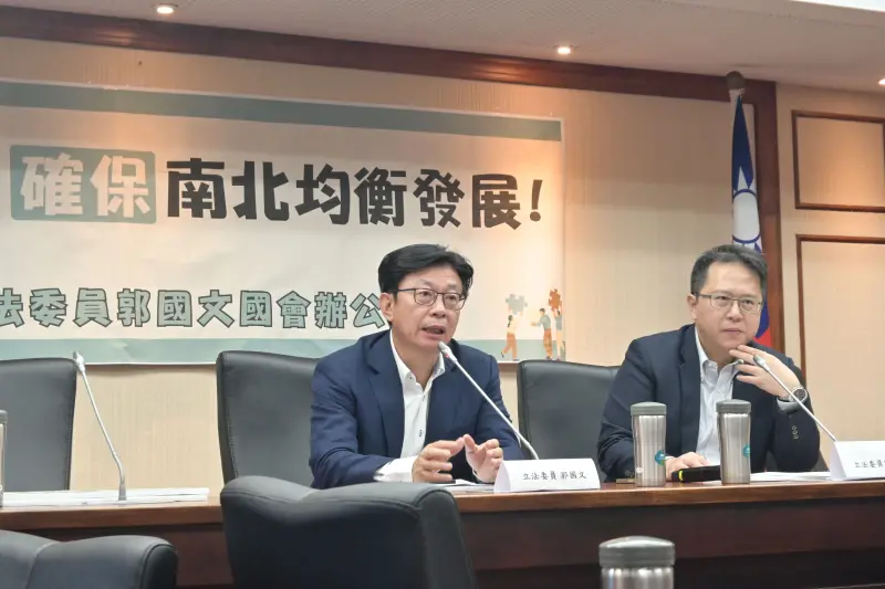    ▲民進黨立委郭國文率領多位首長及立委，呼籲中央重啟修《財劃法》。（圖／郭國文辦公室提供）  