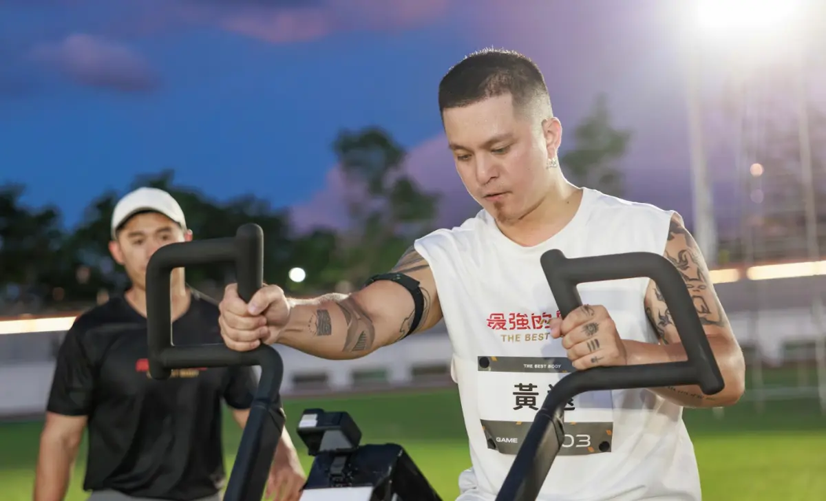 ▲黃仲崑的兒子黃遠（如圖）參加《最強的身體》，一度心律狂飆，情況危急到出動醫護人員，所幸無大礙，他也喊話想和爸爸一起比賽。（圖／好看娛樂）