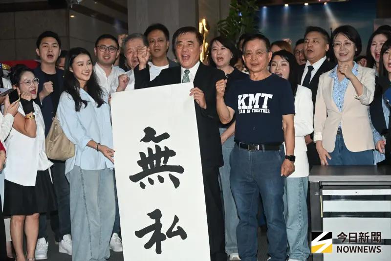 ▲前台北市長郝龍斌登記參選國民黨主席。（圖／記者林調遜攝，2025.09.19）